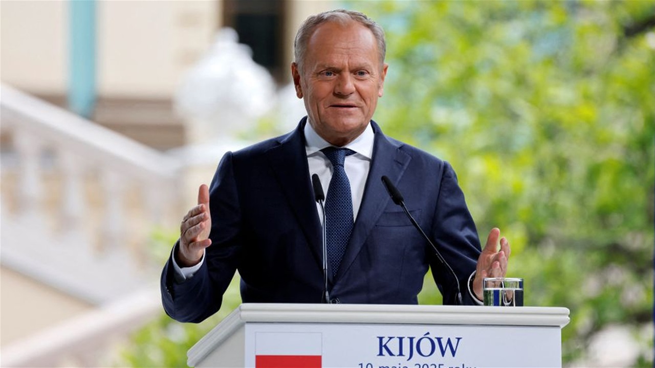 بولندا تدعو مواطنيها لمغادرة إيران "فوراً" وتحذر من نزاع مسلح "وشيك"