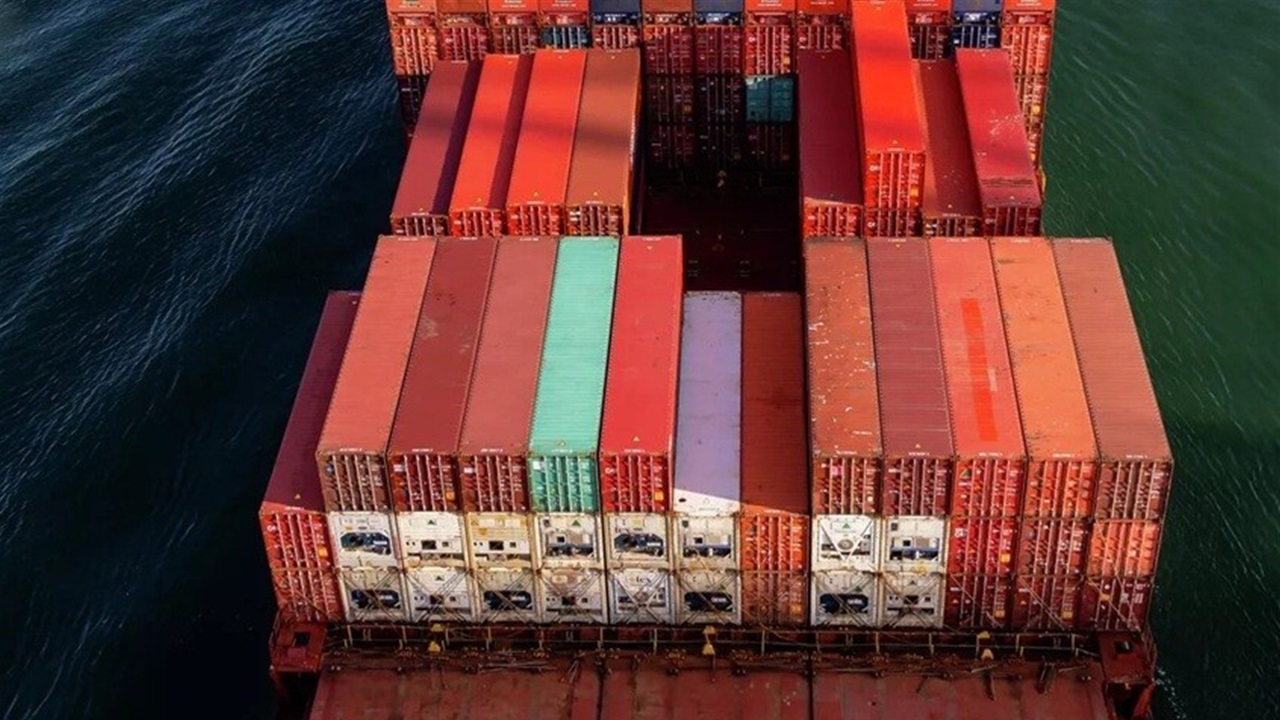 الدنمارك تحتجز سفينة حاويات إيرانية