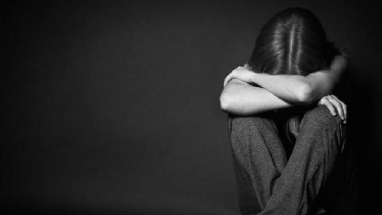 لماذا يتعلق بعض الأشخاص بالحزن بعد فقدان الأحبة.. دراسة توضح