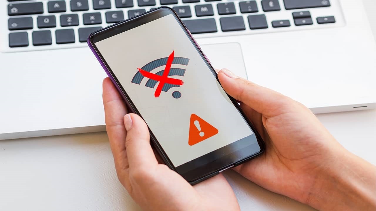  انقطاع شبكات الاتصال في عدة مناطق بطهران وسماع أصوات انفجارات في قم