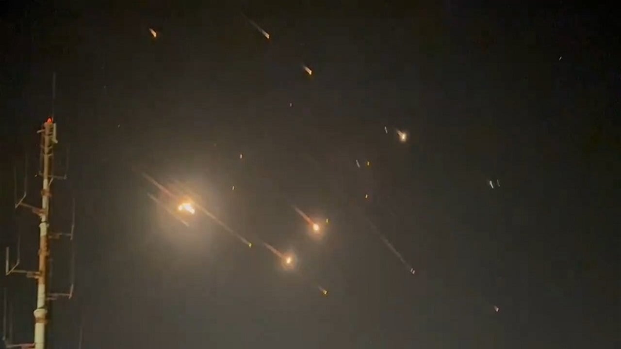 الحرس الثوري الإيراني يعلن استهداف منشآت في "إسرائيل"