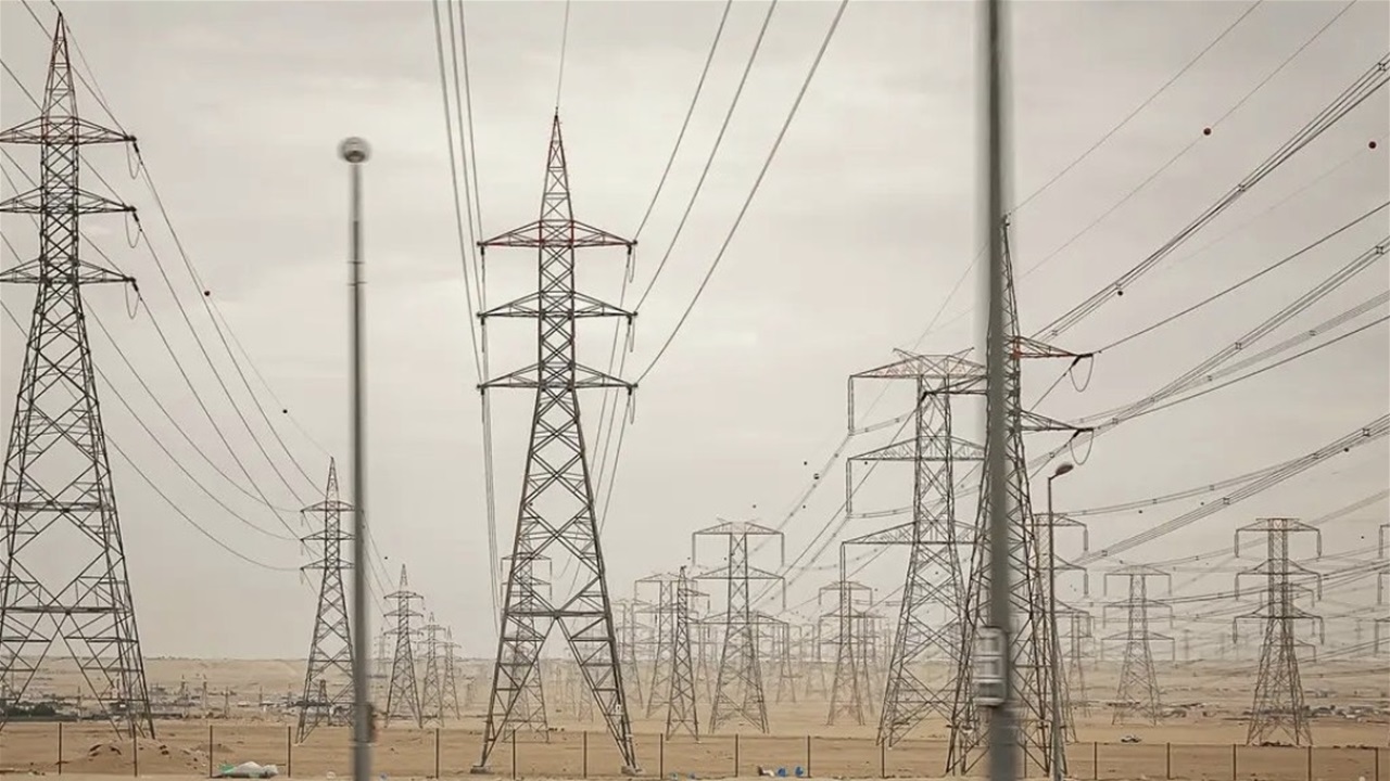 الكويت.. تذبذب التيار الكهربائي بسبب عمليات القصف