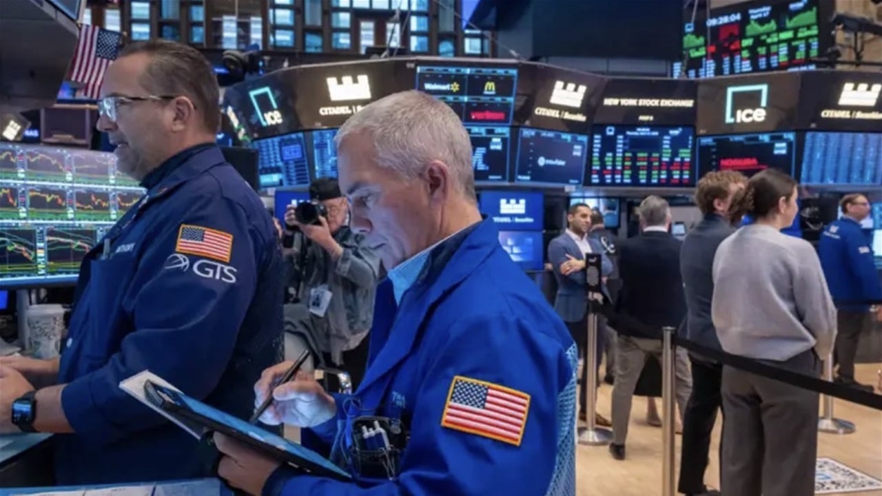 وول ستريت تدق ناقوس الخطر: التصعيد مع إيران يهدد الأسواق ويدفع النفط والذهب للارتفاع