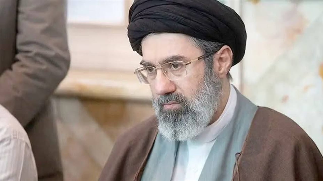 إيران تعلن اختيار مجتبى خامنئي مرشداً جديداً في البلاد