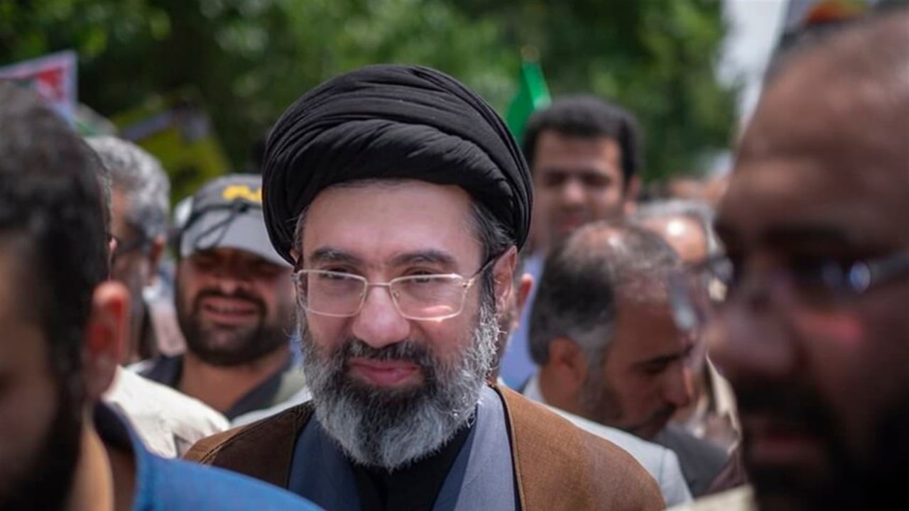 بعد اختيار المرشد الإيراني الجديد.. من هو مجتبى خامنئي