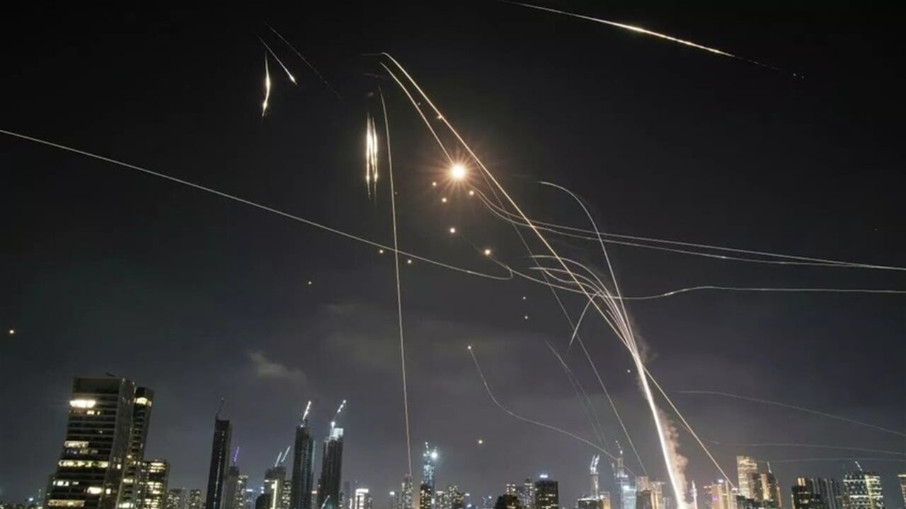 سقوط صاروخ قرب منزل وزير في "الكابينت"