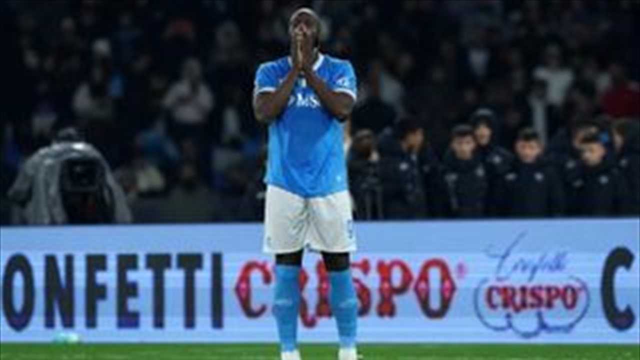 إدارة نابولي تتوعد لوكاكو بإجراء تأديبي.. ماذا فعل؟ 