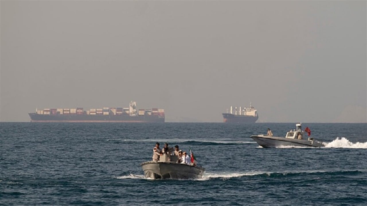 اضطرابات هرمز تهدد بتعطيل 3 ملايين حاوية وشلل في سلاسل التوريد