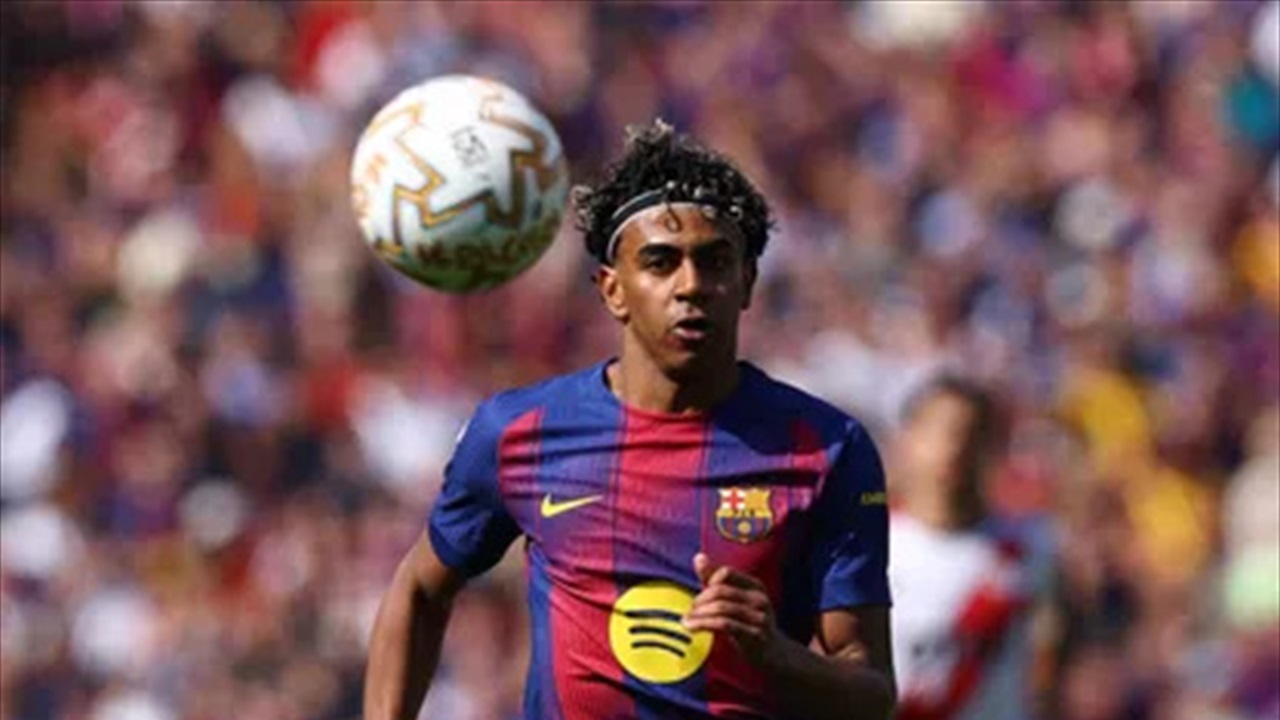 خطوة تفصل لامين يامال على تجاوز هالاند في أبطال أوروبا