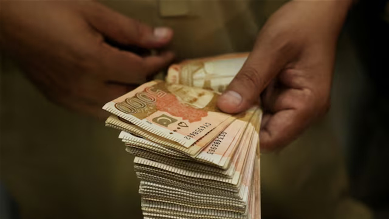 في باكستان.. ضغوط اقتصادية بعد قرض من الإمارات