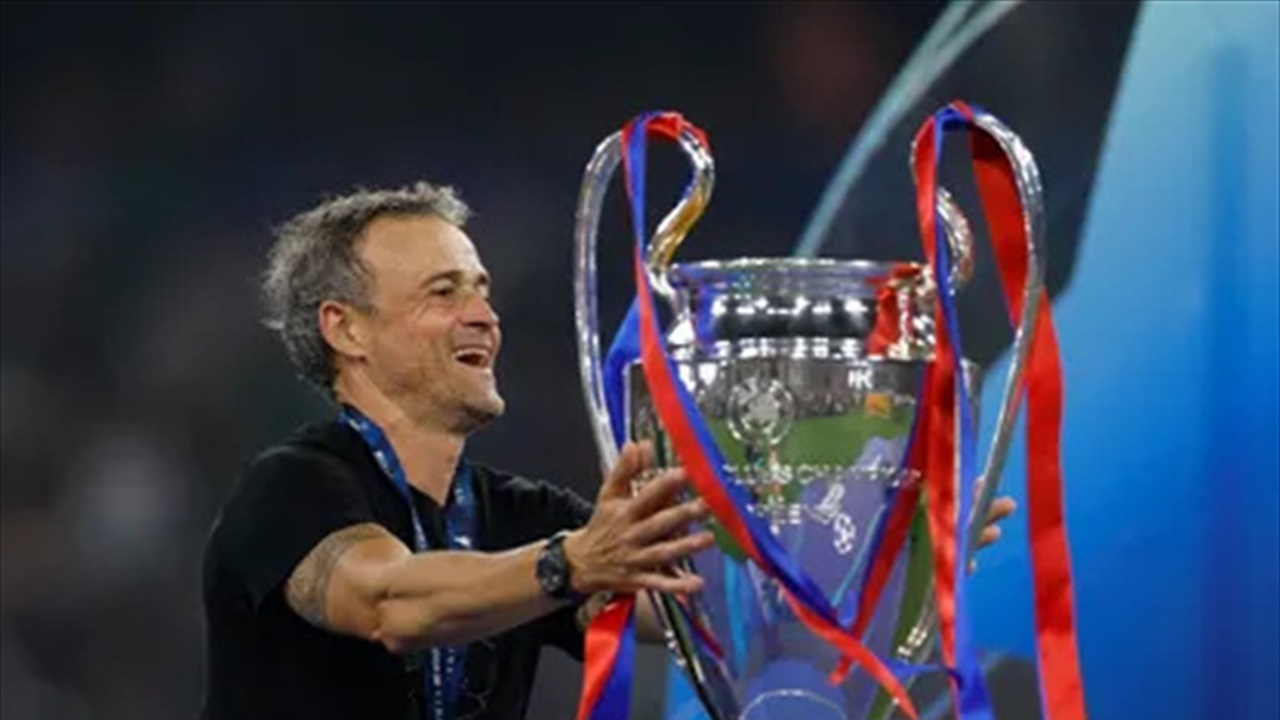 باريس يعرض على إنريكي لقب “أغلى مدرب بالعالم”