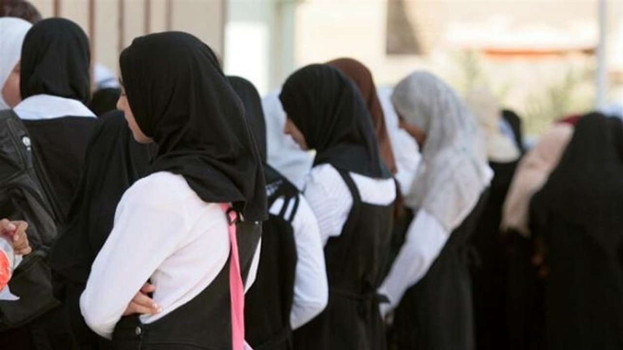 "أسلحة تحت المدرسة"... قصة صادمة: طالبة تتواصل مع جهات اسرائيلية!