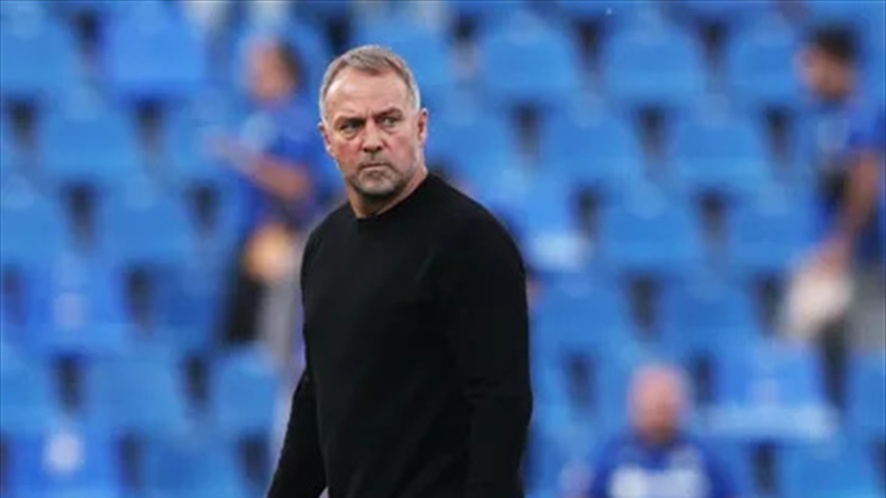 فليك يقترب من تمديد عقده مع برشلونة حتى 2028