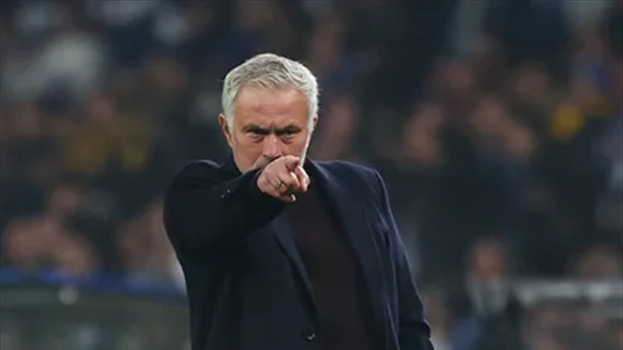 مورينيو ينفي مفاوضات ريال مدريد: لا اتصالات وأركّز على بنفيكا