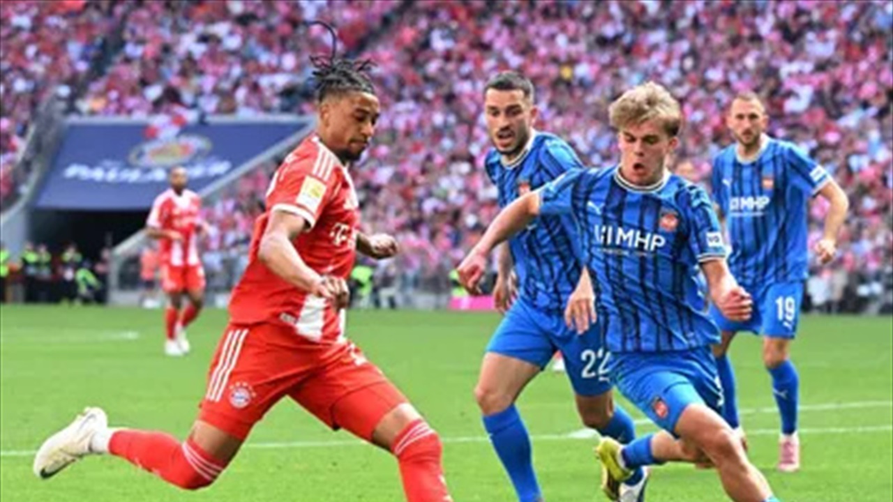 قبل مواجهة باريس.. بايرن ميونخ ينجو من فخ التعادل امام متذيل ترتيب الدوري الالماني 