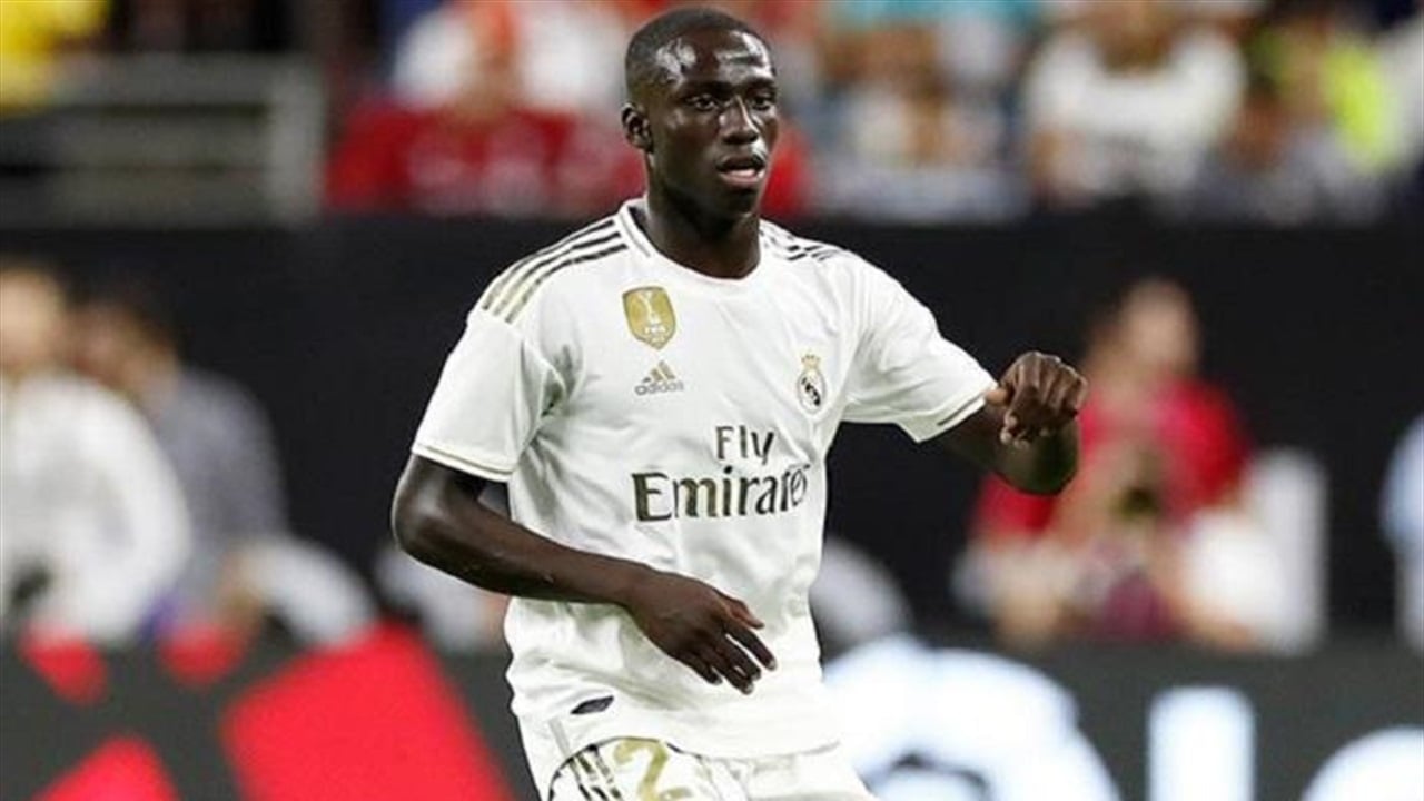 نجم ريال مدريد يفكر في الاعتزال