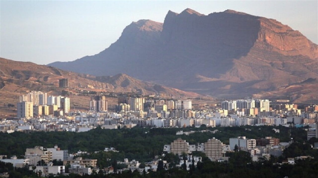 انفجار يدمر مبنى سكنيا في ايران