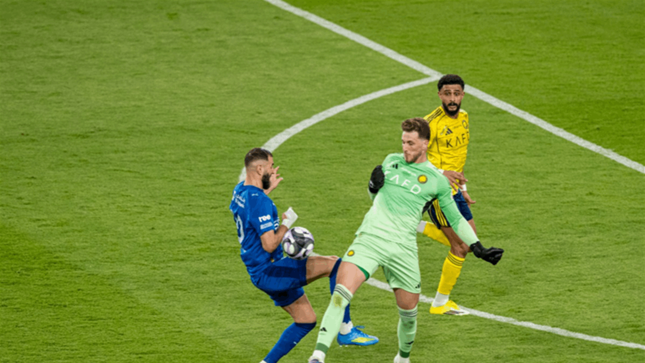 حارس النصر يسجل بالخطأ ويؤجل تتويج فريقه بالدوري السعودي