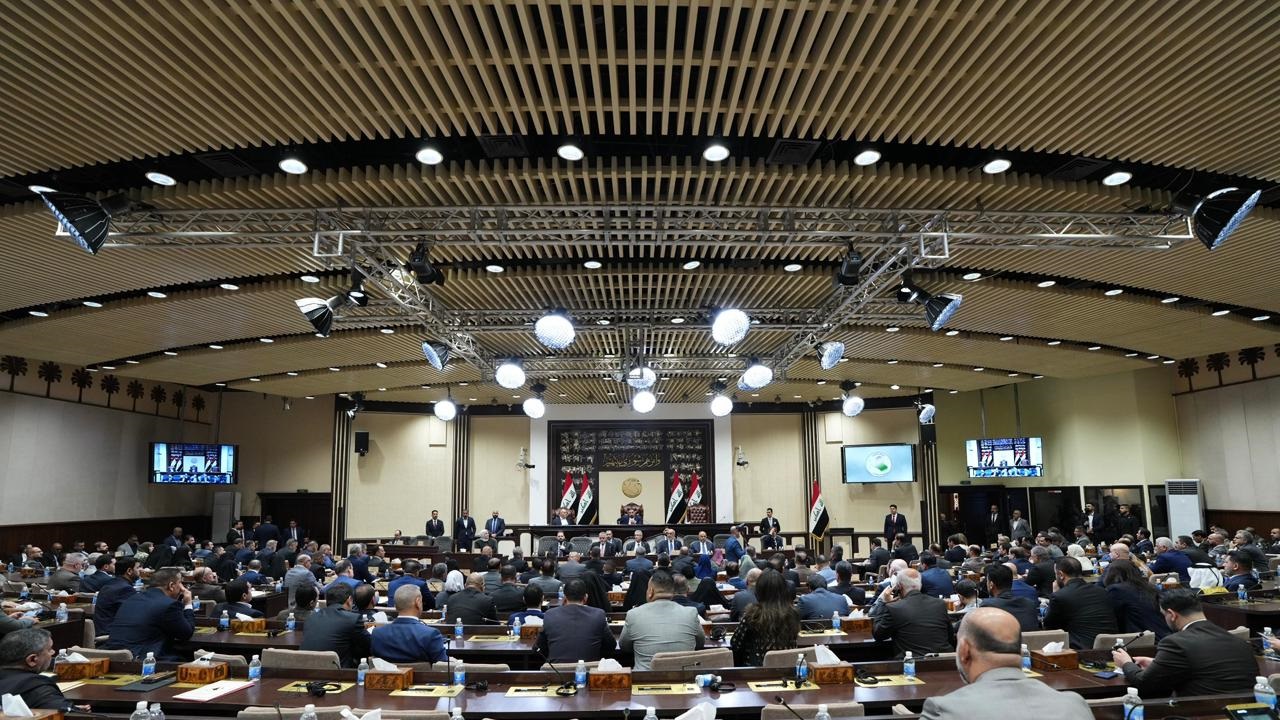 تحرك برلماني جديد: إلزام المشاريع الاستثمارية بتوظيف 70% من الشباب العراقيين