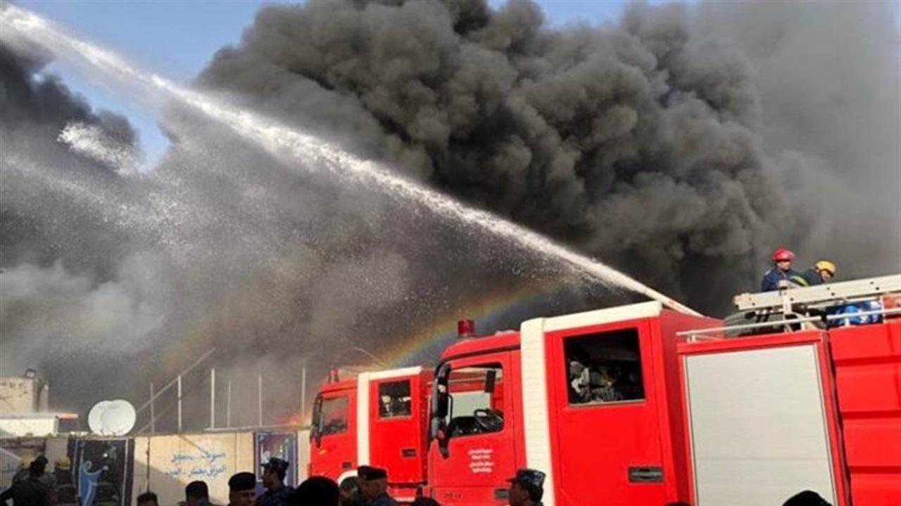 حريق يلتهم مخزناً للمواد الغذائية في منطقة الشعب ببغداد