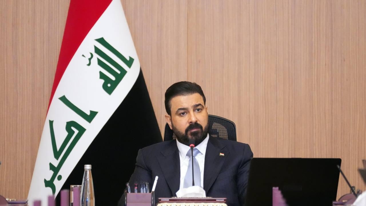 بتوجيه من الزيدي.. المالية تتخلى عن دور "موزع الرواتب" وتتبنى رؤية 2035
