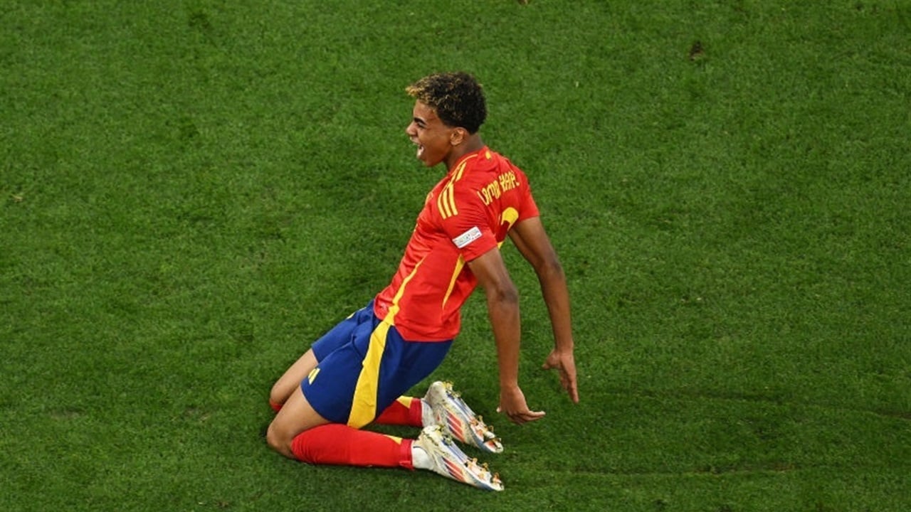 منتخب إسبانيا يتلقى نبأ سارا يخص لامين يامال