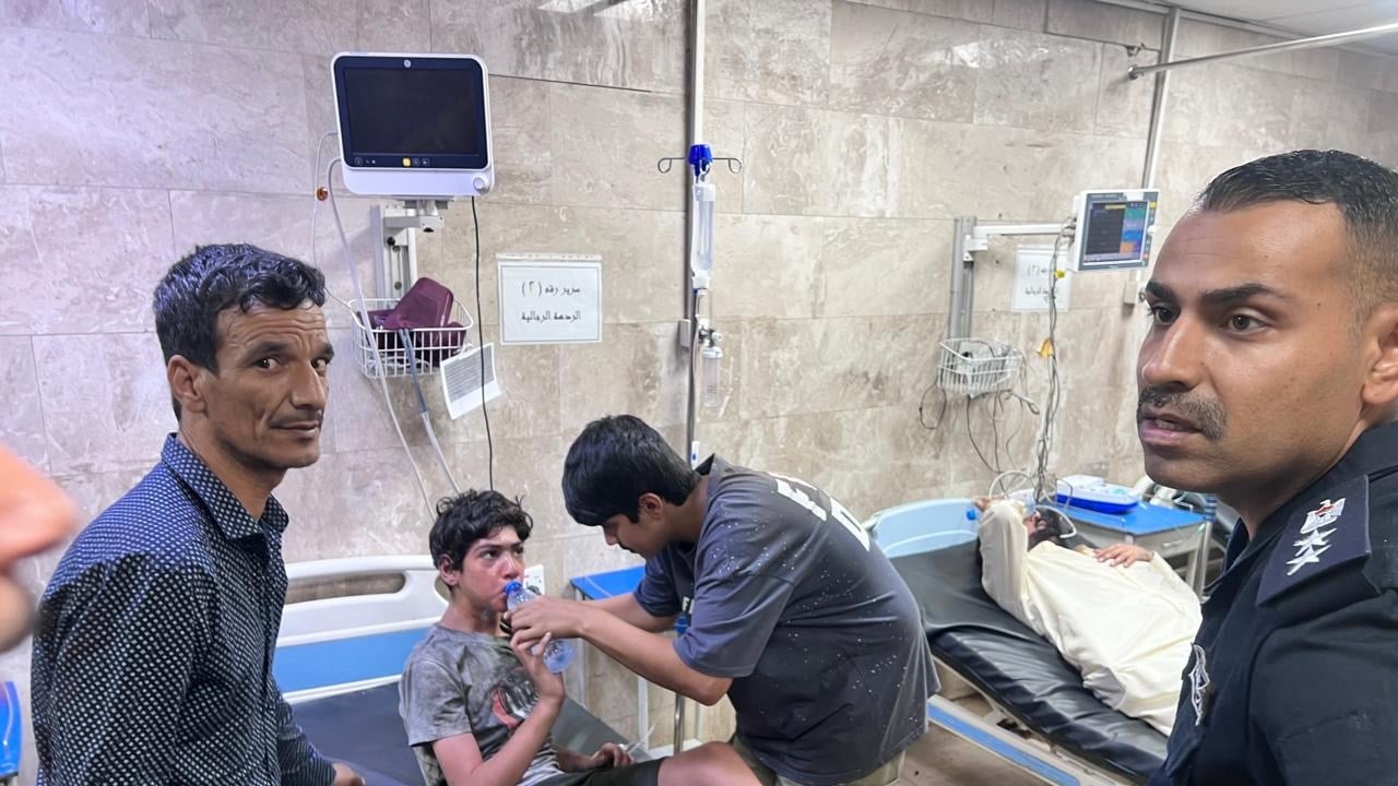 الدفاع المدني يخمد حريقاً وينقذ شخصين من ذوي الاحتياجات الخاصة غربي بغداد 