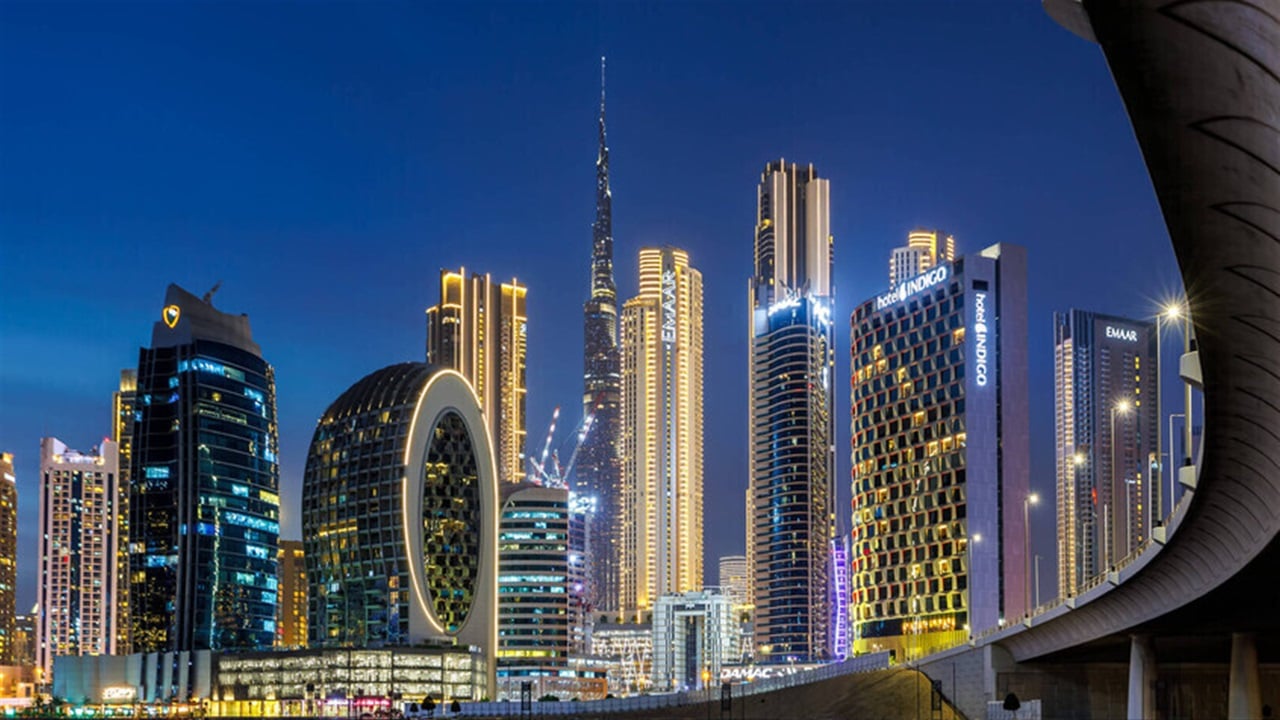 حريق في الطوابق العليا من أبراج الإمارات المالية في دبي