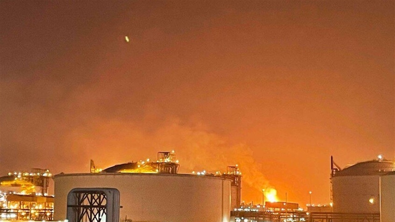 انفجار في أحد المصانع بمنطقة رأس لفان القطرية
