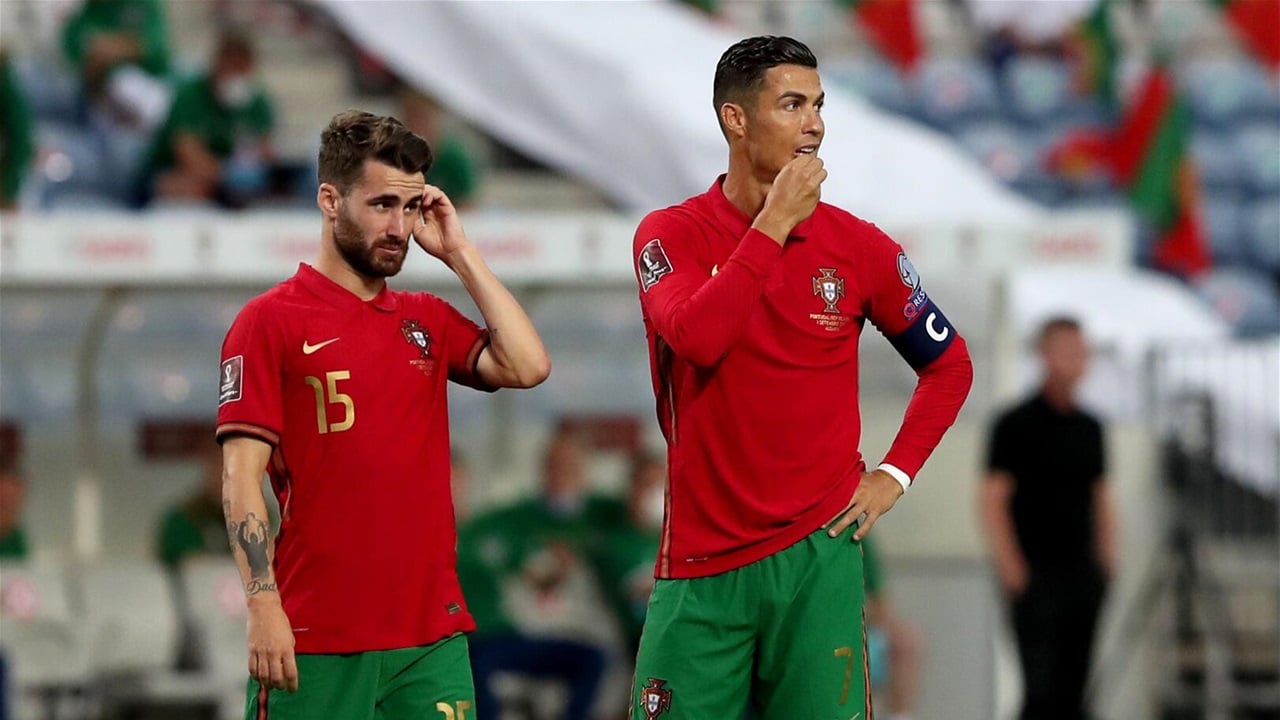 Portugal assistant coach Ricardo Carvalho leaves camp after father's death