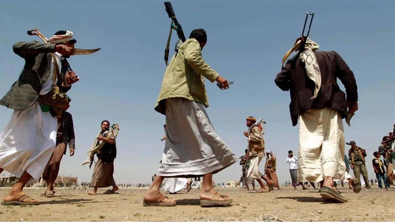 Yemen'in kuzeyinde Haşdi Şabi karşıtı kabileler savaş düzeninde.