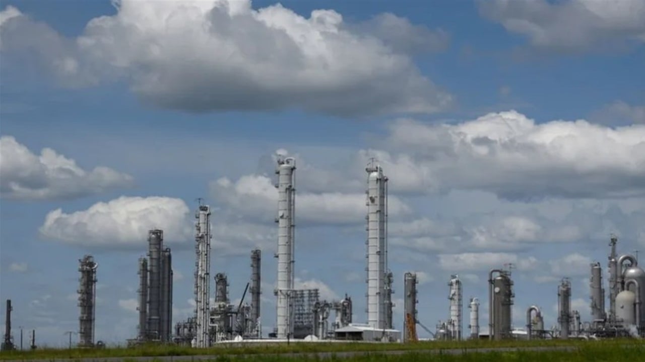 Total: Ortadoğu üreticileri depoladıkları petrolü acilen satıyor.