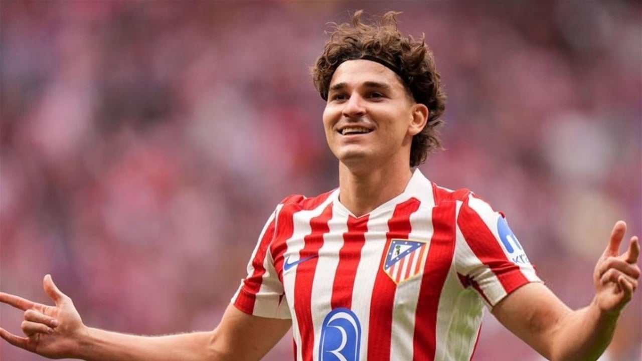 لن يبقى إلى الأبد.. برشلونة يهدد أتلتيكو مدريد بشأن صفقة ألفاريز
