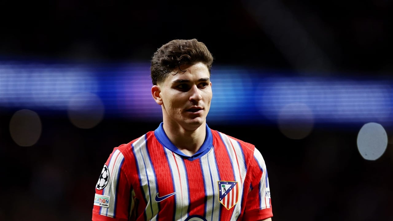 أتلتيكو مدريد يتمسك بألفاريز ويغلق الباب أمام برشلونة