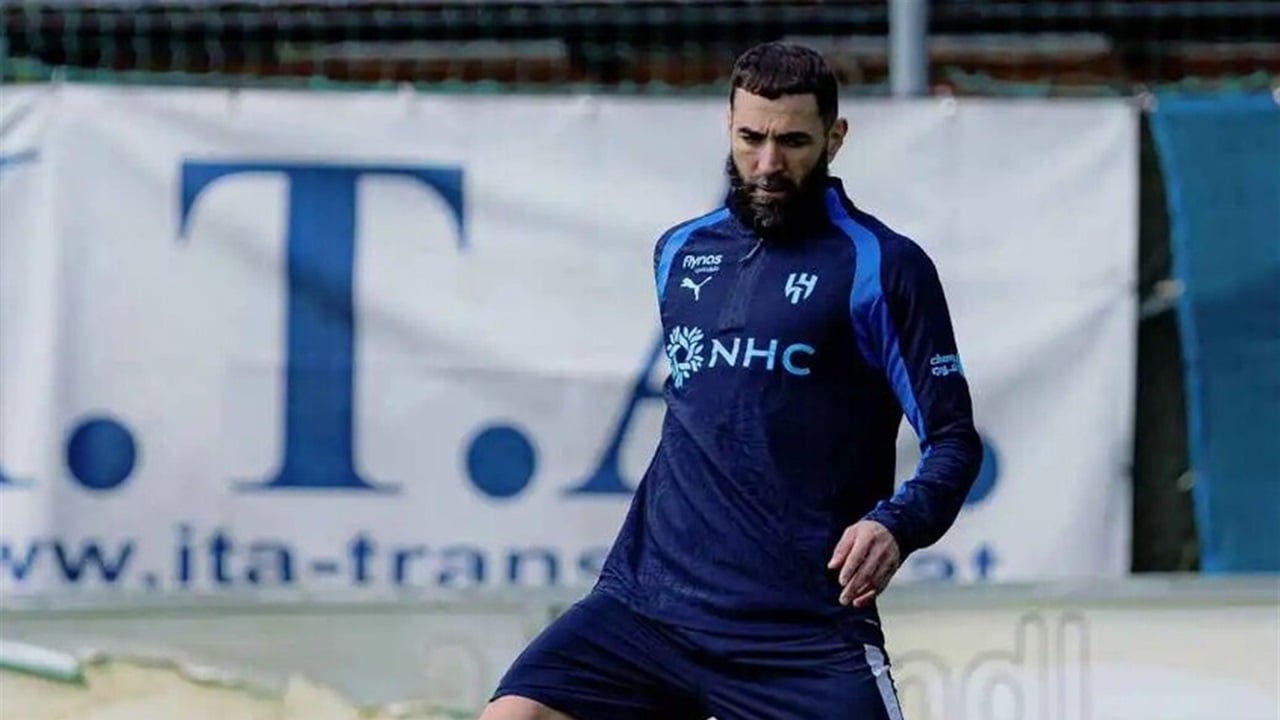 بنزيما يحدد شرطا وحيدا للرحيل عن الهلال السعودي