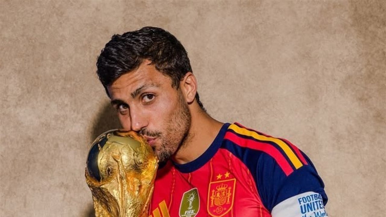 الصراع يحتدم على "رودري".. برشلونة وريال مدريد بانتظار قرار نجم السيتي