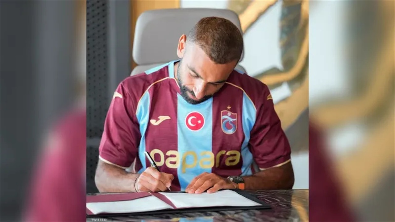  محمد صلاح يتلقى أغرب هدية في مسيرته