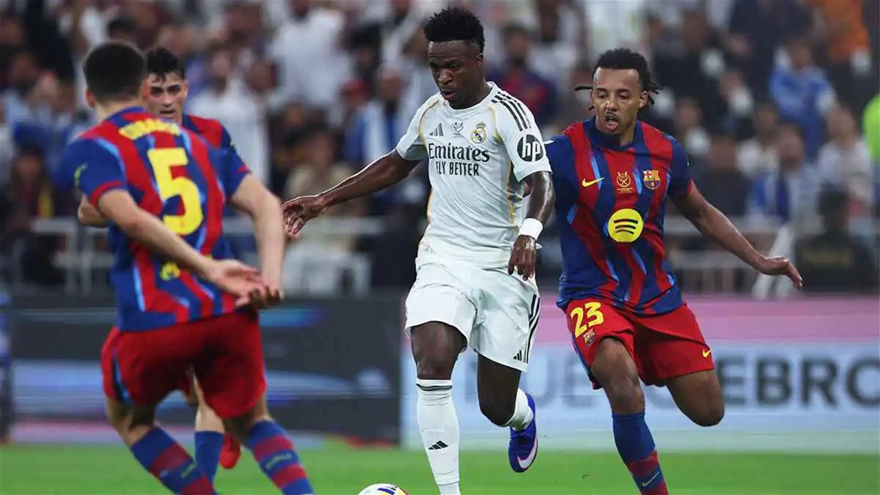 لماذا انطلقت منافسات الليغا دون برشلونة وريال مدريد؟