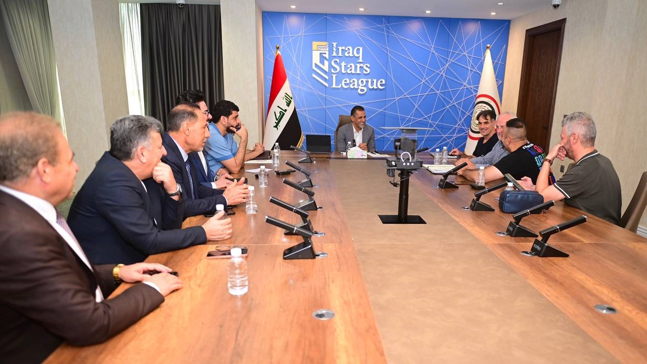 اتحاد الكرة يبحث مع أرنولد تحضيرات المنتخب العراقي لكأس الخليج