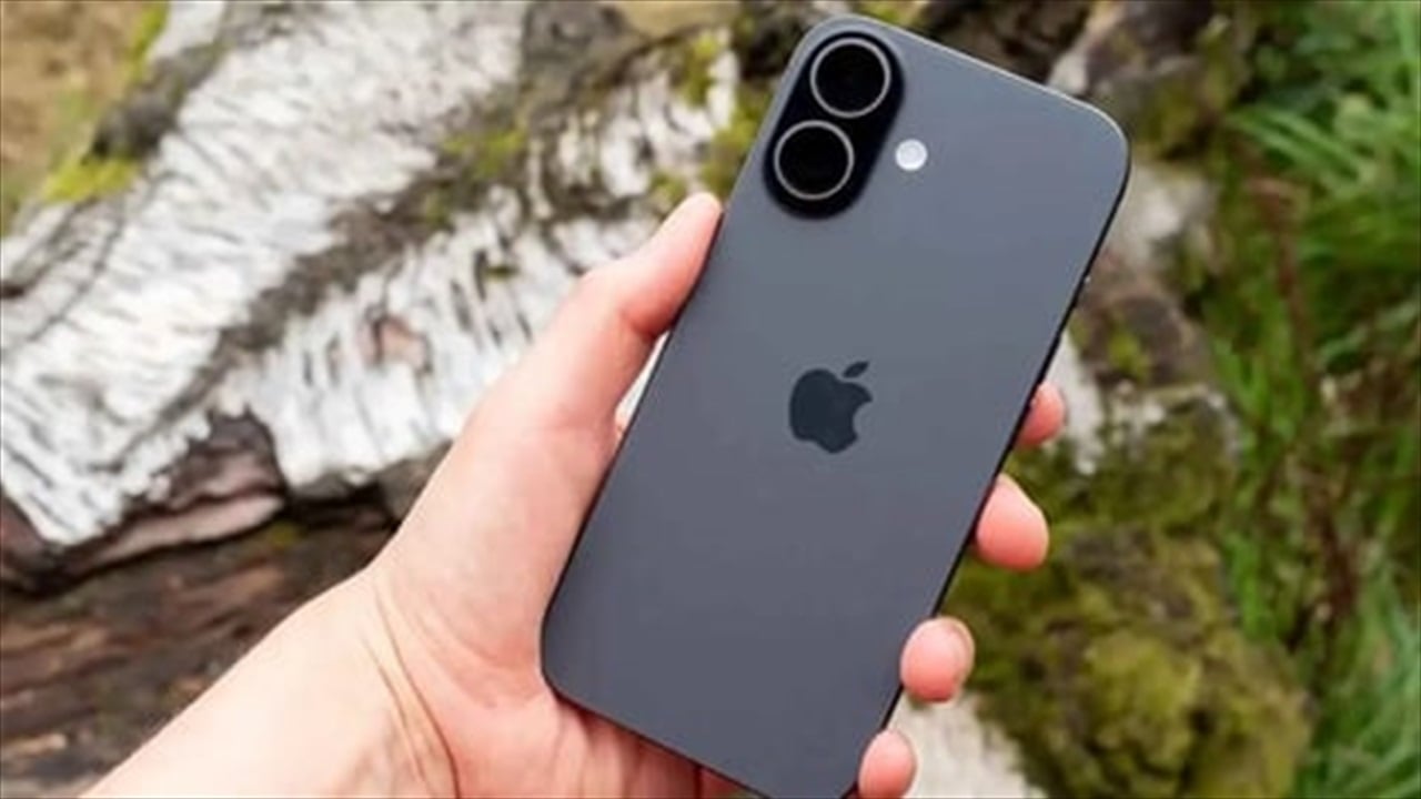 iPhone 17 küresel telefon satışlarında zirvedeki yerini korudu