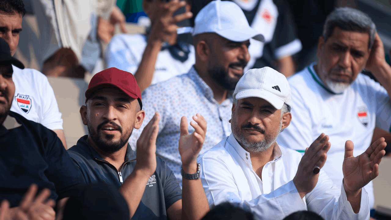 الأعلام العراقية ترفرف في جدة.. المشجعون يؤازرون أسود الرافدين في مهمتهم الخليجية