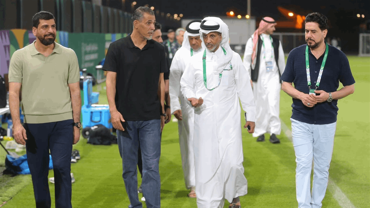 رئيس الاتحاد الخليجي لكرة القدم يزور تدريبات منتخبنا الوطني في جدّة