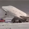 طائرة "تجمدت بمكانها" في مطار ميونيخ (فيديو)