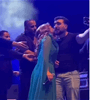 الفنانة أصالة نصري تثير الجدل بعد قبلة لأحد معجبيها (فيديو)