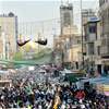 رغم ارتفاع درجات الحرارة.. الزائرون يواصلون المسير صوب كربلاء (صور)