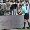 تحديث ثوري يطرق أبواب كرة القدم.. باستخدام الـ"VAR" 