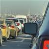 توقف شبه تام لحركة السير على جسر الطابقين جراء أزمة الوقود
