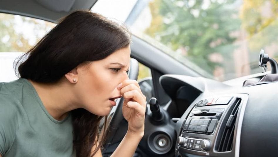 3 طرق للتخلص من رائحة سيارتك الكريهة