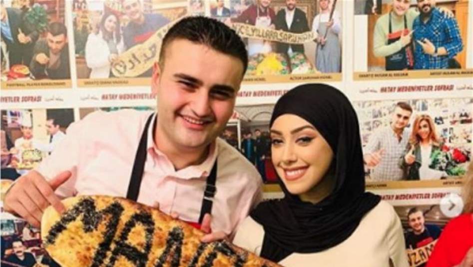 بالفيديو: أشهر طباخ تركي يعرض الزواج على فنانة عربية... لن تتوقعوا ردّ فعلها!