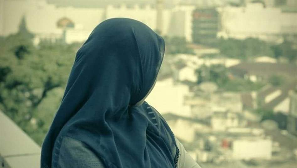 بالفيديو: فنانة عربية تثير الجدل حول الحجاب